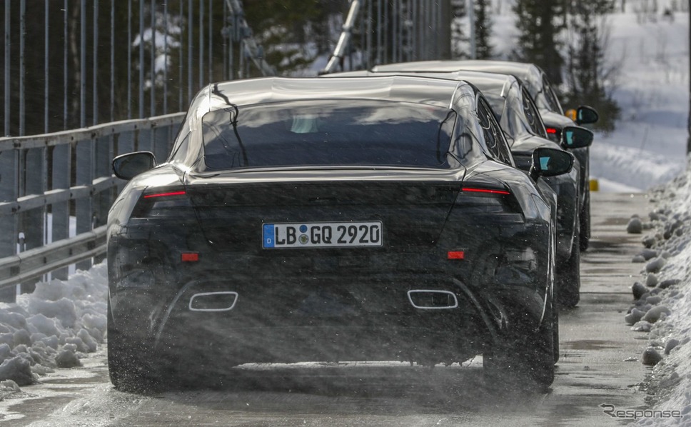 ポルシェ・タイカンの開発プロトタイプ車《photo by Porsche》