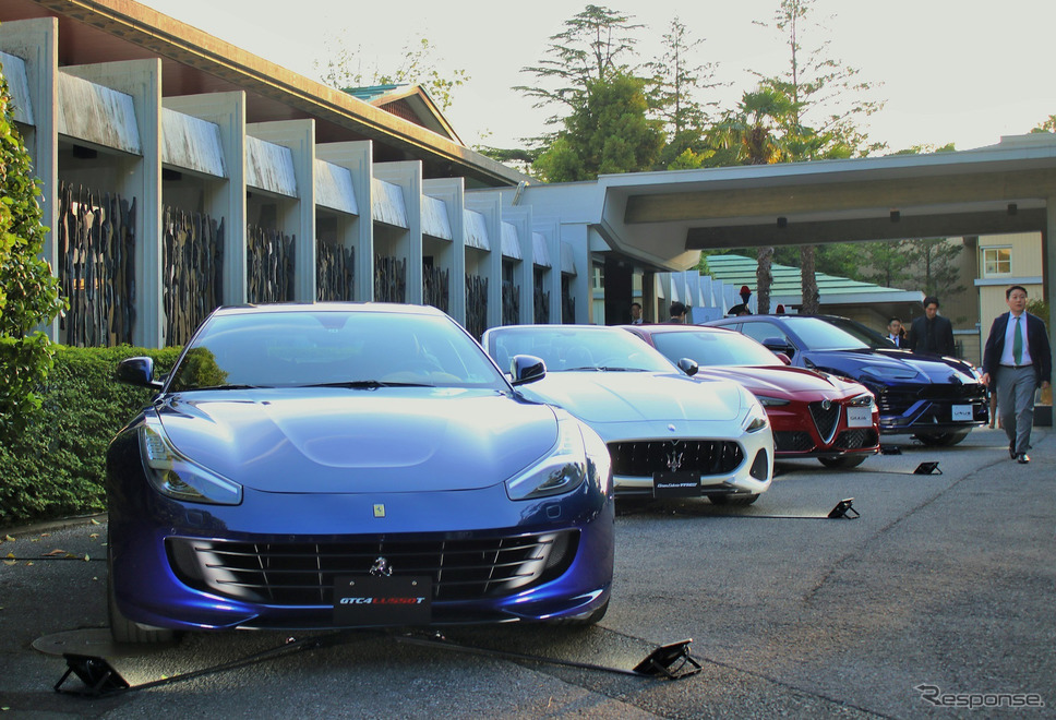 イタリア大使館エントランスに並んだイタリア車たち《撮影  内田俊一》
