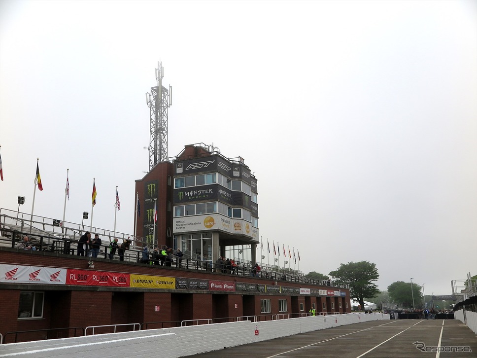 またしても雨天順延に(マン島TTレース2019)《撮影 小林ゆき》