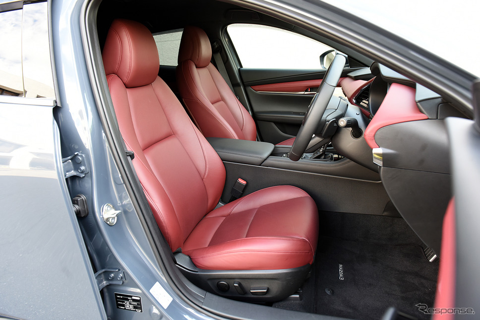 新型 マツダ3 ファストバック SIGNATURE STYLE XD Burgundy Selection《撮影 中野英幸》