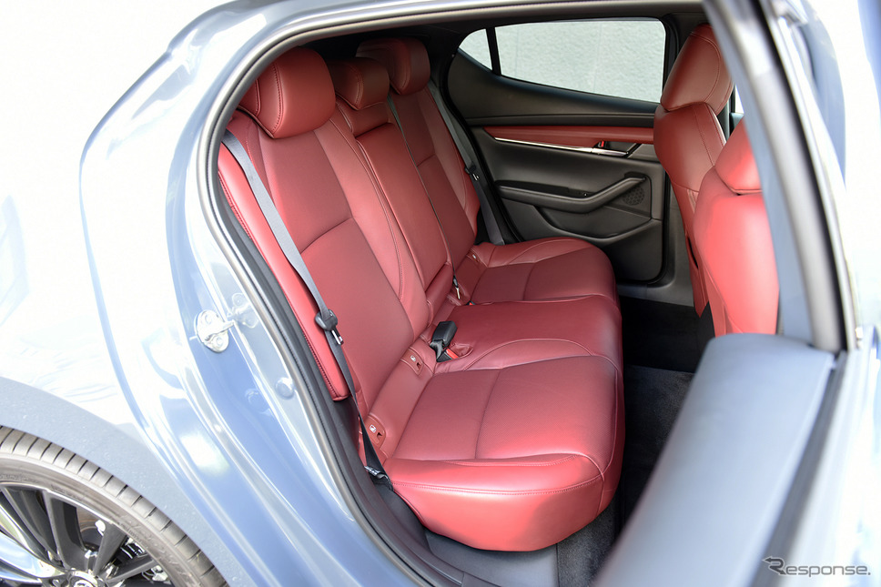 新型 マツダ3 ファストバック SIGNATURE STYLE XD Burgundy Selection《撮影 中野英幸》
