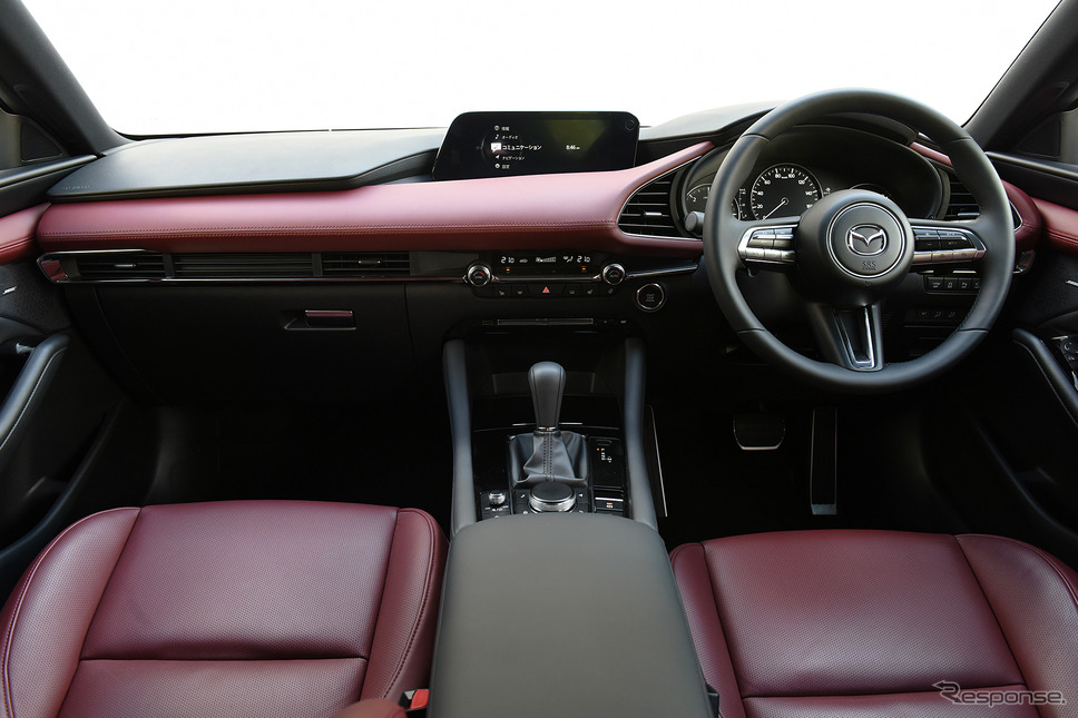 新型 マツダ3 ファストバック SIGNATURE STYLE XD Burgundy Selection《撮影 中野英幸》