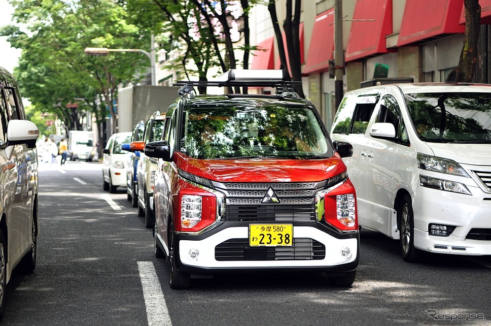 名古屋市内をキャラバン走行する三菱 eKクロス。栄、大津通りの松坂屋前。《撮影 丹羽圭@DAYS》