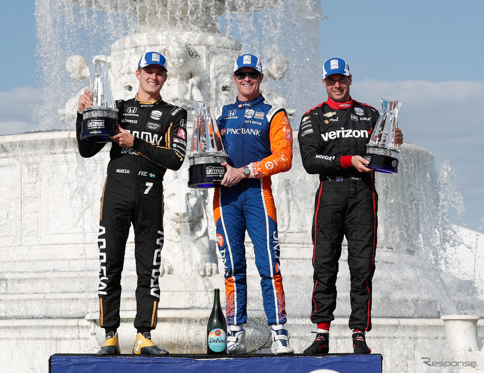 左から2位エリクソン、優勝ディクソン、3位パワー。《写真提供 INDYCAR》