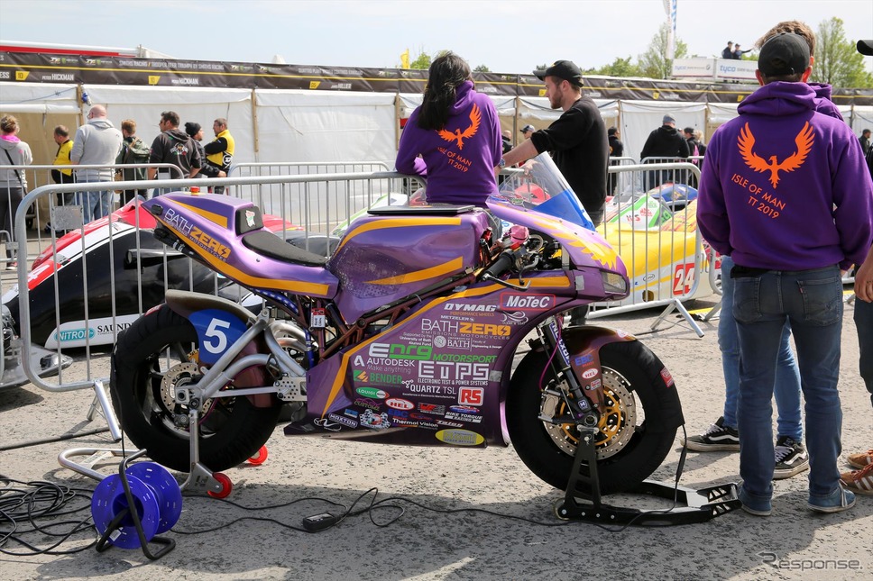 ライダーが直前のプラクティス走行から帰ってこなかったため出走できなかったバース大学(マン島TTレース2019)《撮影 小林ゆき》
