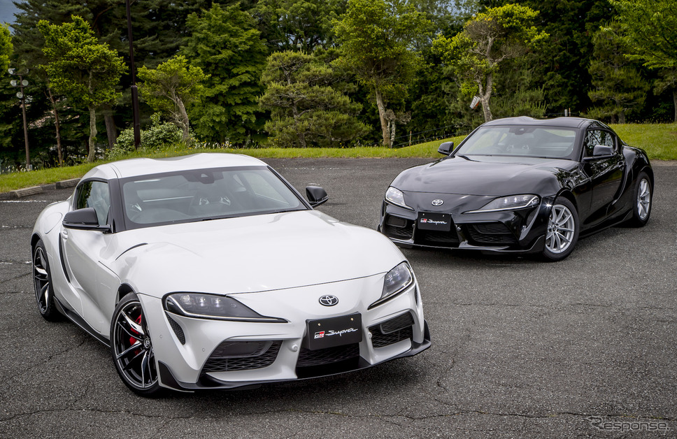 トヨタ スープラ 新型の全グレードを比較試乗!6気筒と4気筒モデルの違いは(手前がRZ、奥がSZ)《撮影 山内潤也》