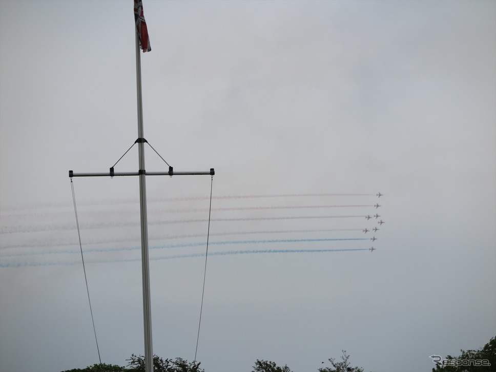 イギリス空軍によるレッドアローの飛行も行われたがご覧の通りの悪天候（マン島TTレース2019）《撮影 小林ゆき》
