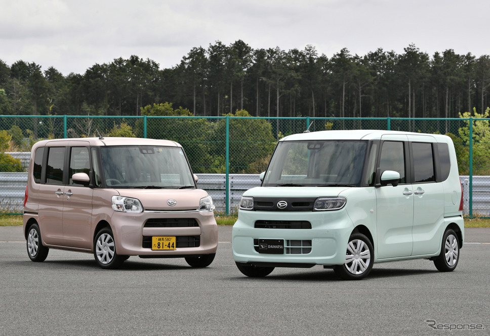 ダイハツ タント 新型(右)と従来型《撮影 雪岡直樹》
