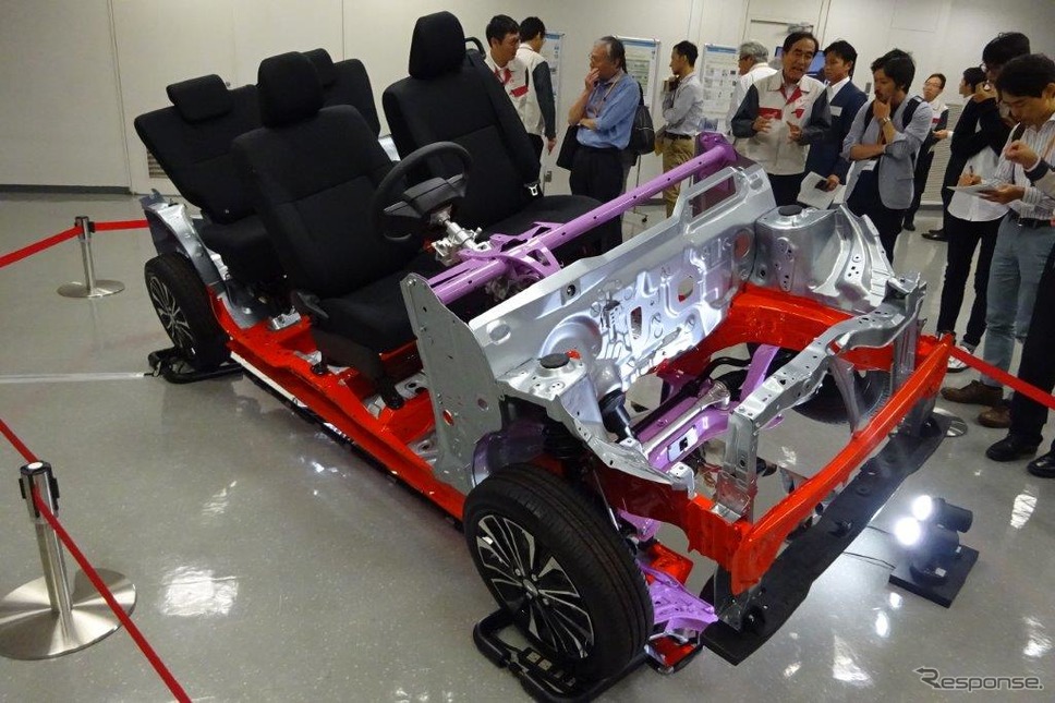 ダイハツDNGAによる軽自動車のプラットフォーム《撮影 池原照雄》