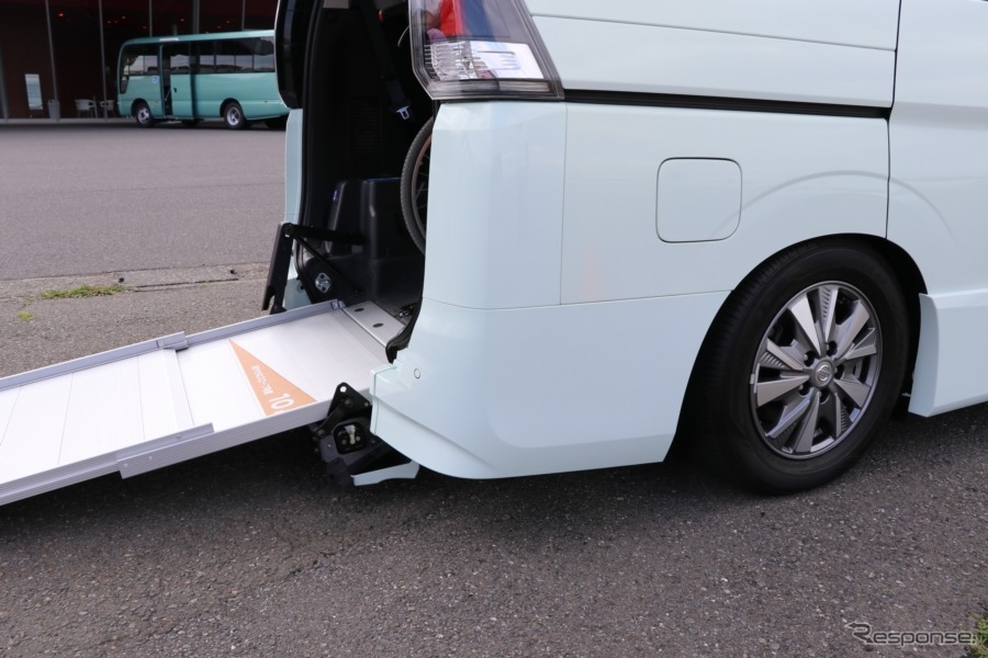 リアの車高の昇降機能などがあってもメーカー保証付き。(セレナ・スロープタイプ)《撮影 中込健太郎》