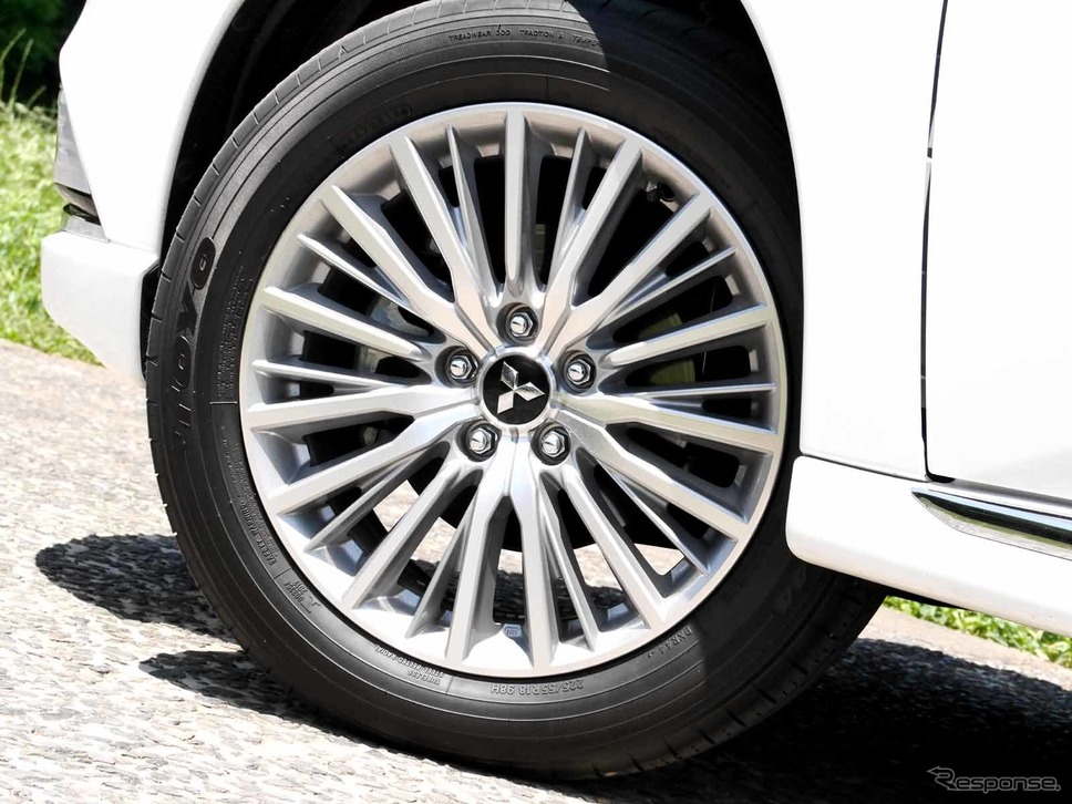 三菱 アウトランダーPHEV(Sエディション)撮影 中村孝仁