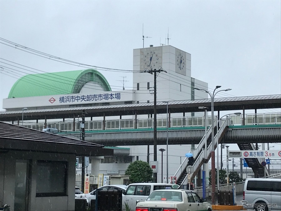 国道15号線で東神奈川を過ぎたあたりの海側に広がる横浜の台所。横浜中央卸売市場。《撮影 中込健太郎》