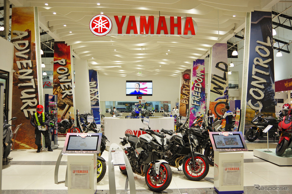 フィリピン・マニラ中心部にあるヤマハ直営店「YZONE」。アジアの中でも最大規模の店舗だ《撮影 宮崎壮人》