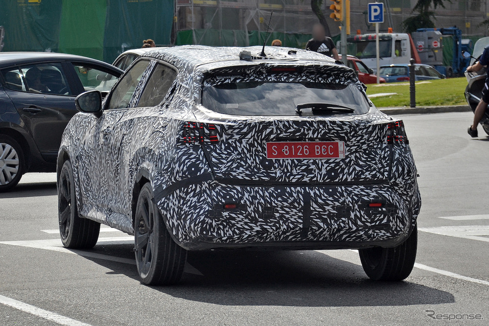 日産 ジューク 新型プロトタイプ スクープ写真《APOLLO NEWS SERVICE》