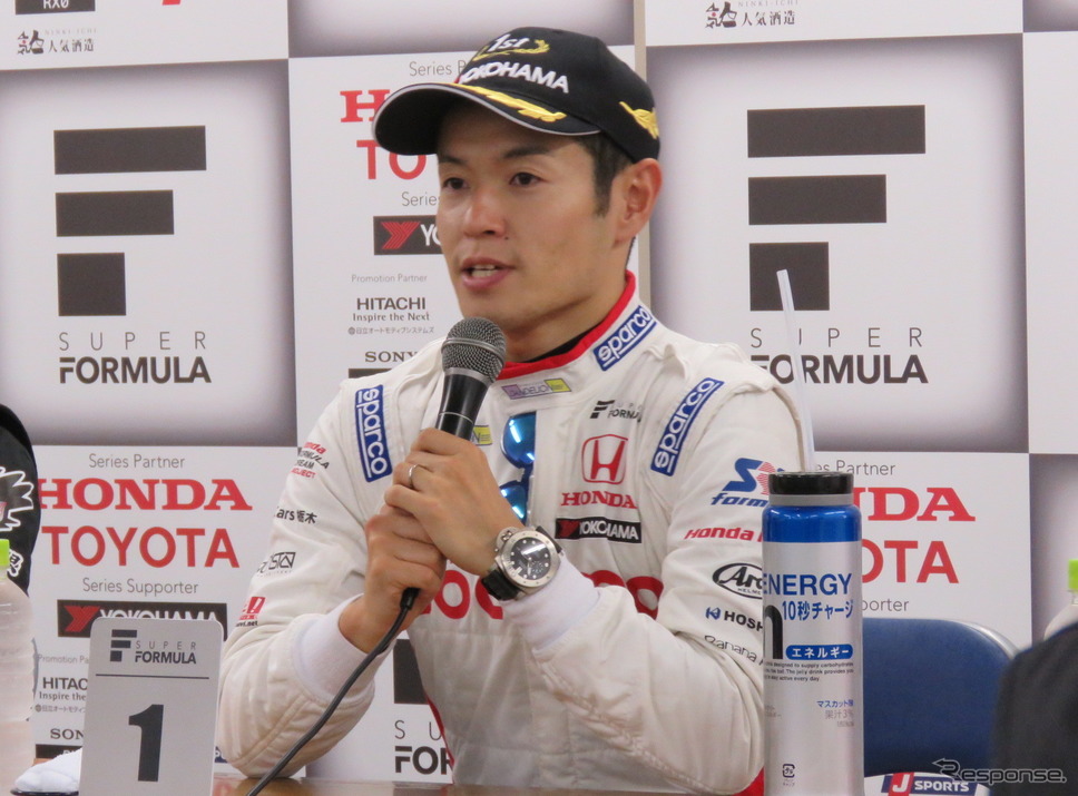 ポールポジションを獲得した#1 山本尚貴(ポール会見時)。《撮影 遠藤俊幸》
