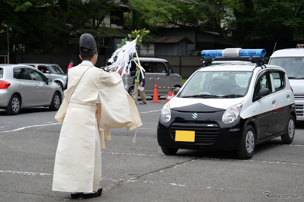笠間稲荷神社 車の茅の輪くぐり《撮影 嶽宮三郎》