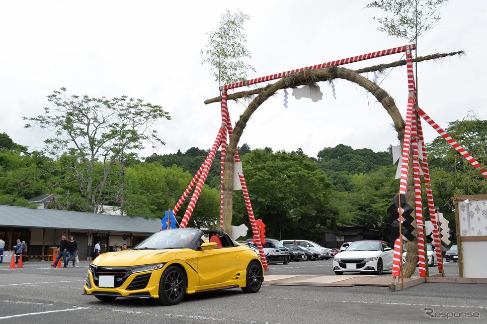 笠間稲荷神社　車の茅の輪くぐり《撮影 嶽宮三郎》