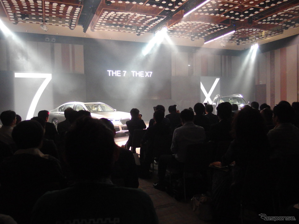 X7の日本発表会は新型7シリーズと同時。《撮影 高木啓》