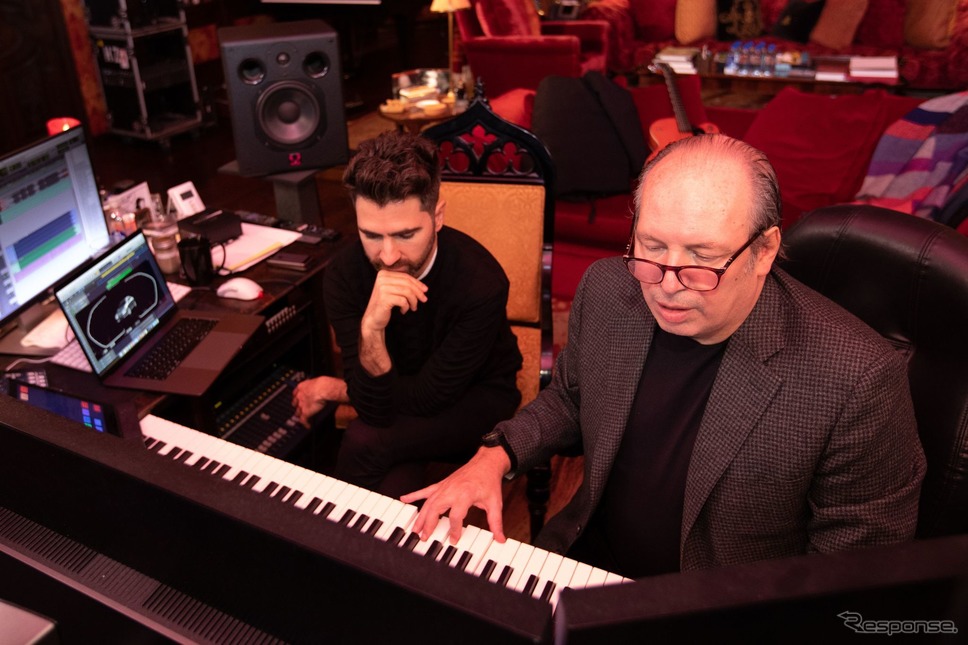 作曲家のハンス・ジマー氏（右）とBMWの音響デザイナー、レンツォ・ヴィターレ氏。《photo by BMW》