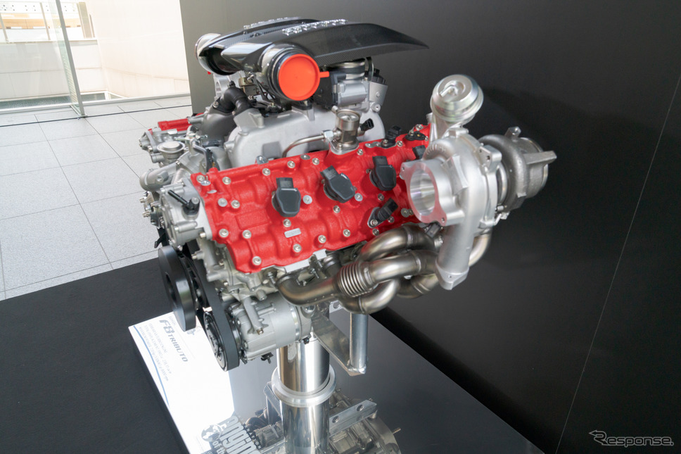 フェラーリF8トリブートのV8エンジン《撮影 関口敬文》