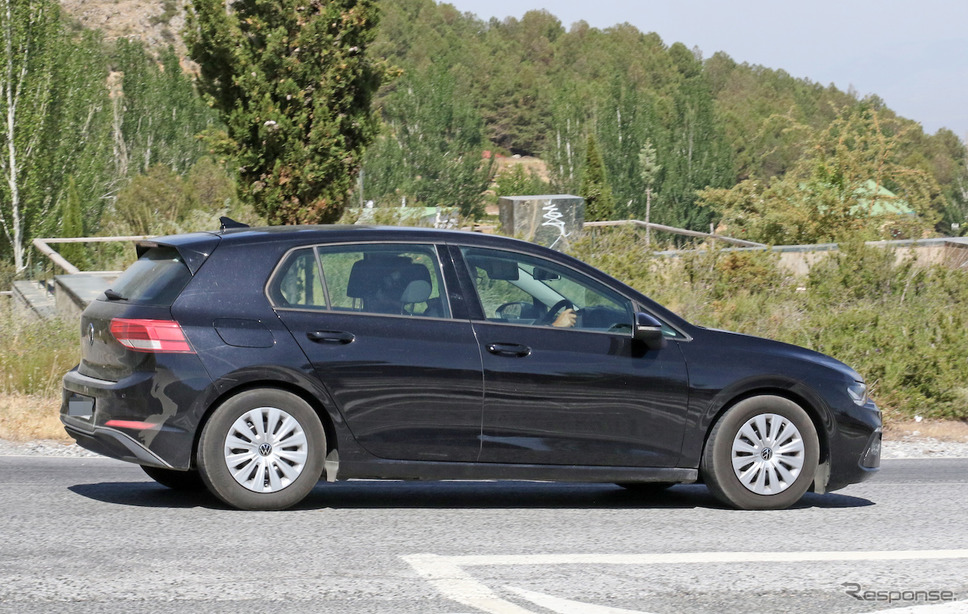 VW ゴルフ 新型(ゴルフ8)スクープ写真 《APOLLO NEWS SERVICE》
