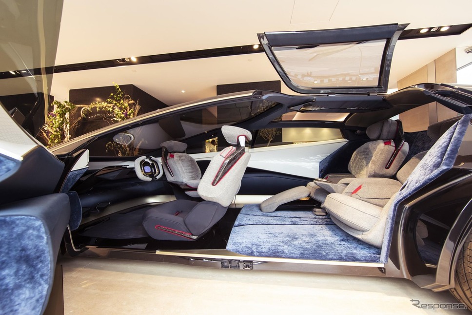 アストンマーティン初の電動車に特化したイベント「電動車の未来」に出展されたラゴンダ・ビジョン・コンセプト《photo by Aston Martin》