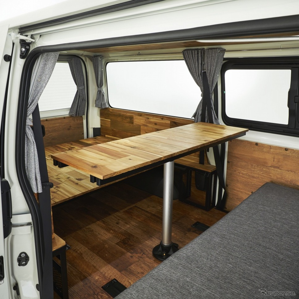 天板の設置の仕方次第でベッド、テーブルなど自在なスタイルに（GMLVAN V-01）