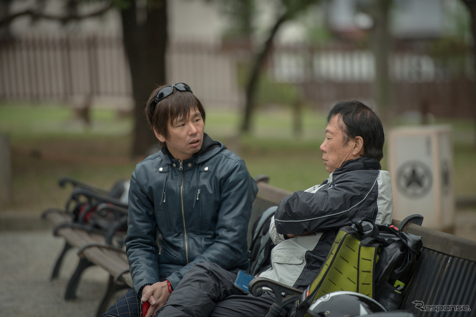 筆者と清原明彦氏(写真右)画像提供:カワサキモータースジャパン/川崎重工業