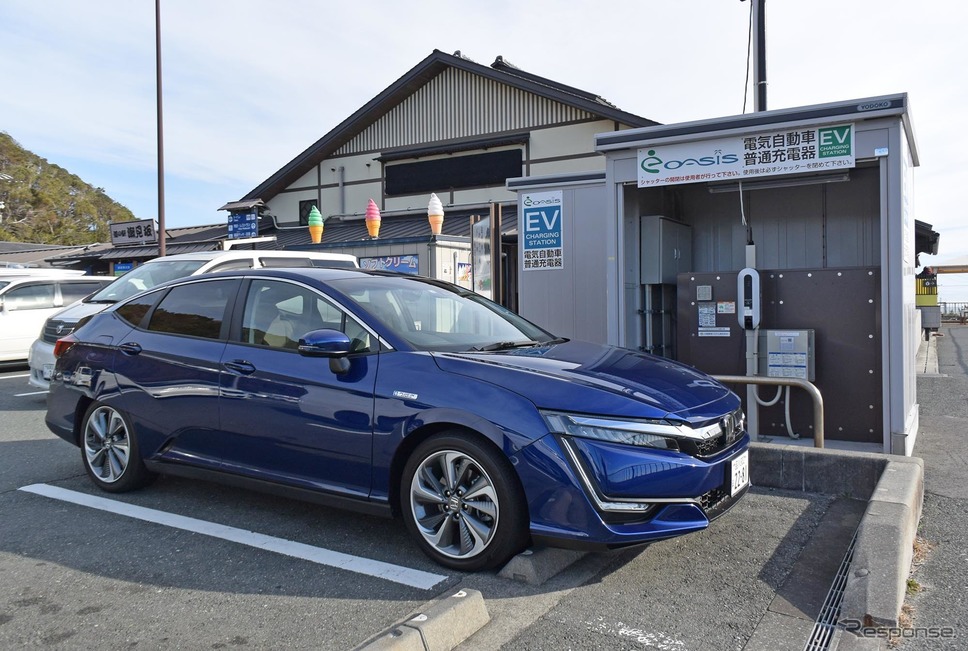 静岡最西部の道の駅「潮見坂」で普通充電。5時間10分で満充電となり、自動切断された。ちなみに4時間強で90%くらいになるので、そこでやめるのが効率的。普通充電の場合、課金されてもガソリンで走るより走行コストが安い。《撮影 井元康一郎》