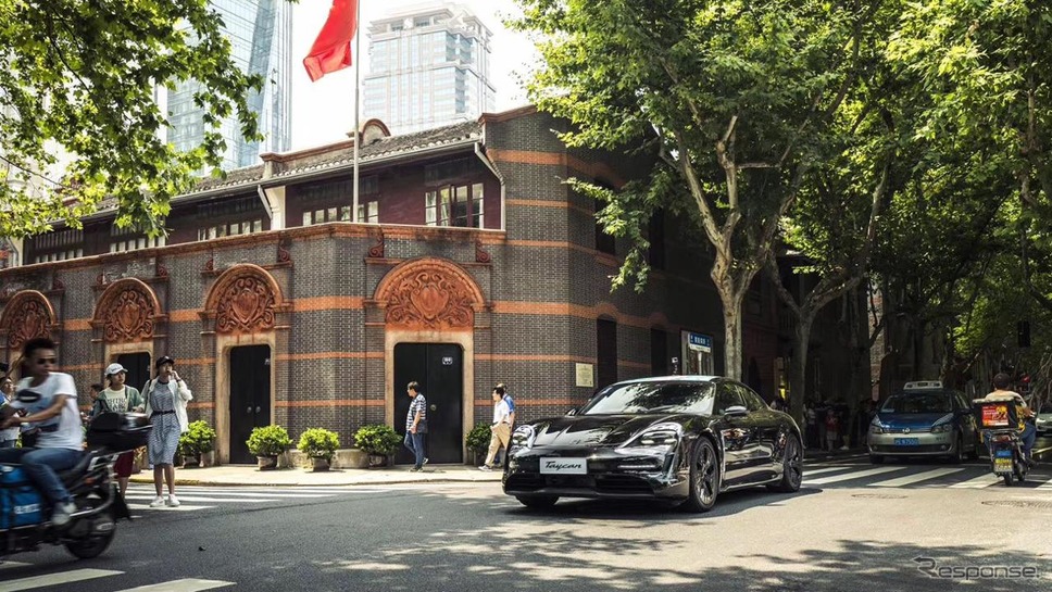 ポルシェ・タイカンの最新プロトタイプ車《photo by Porsche》