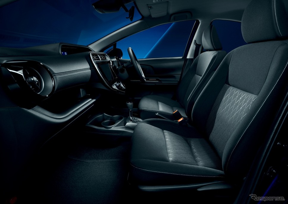 トヨタ アクア 特別仕様車 Sスタイルブラック ファブリックシート表皮（内装色：ブラック）《画像：トヨタ自動車》