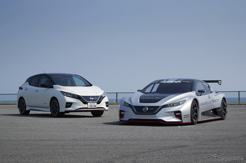 日産リーフ市販型とリーフNISMO RC-02《写真 日産自動車》