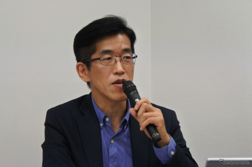 自動運転・モビリティサービスで変わる未来懇談会の座長を務める岸博幸 慶応義塾大学大学院教授《撮影 小松哲也》