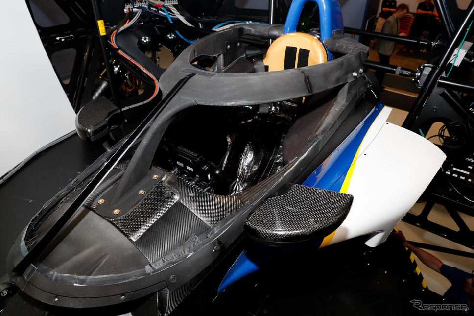 S.ディクソンがエアロスクリーンのフレームを装着したシミュレーターテストを行なった。《写真提供 INDYCAR》