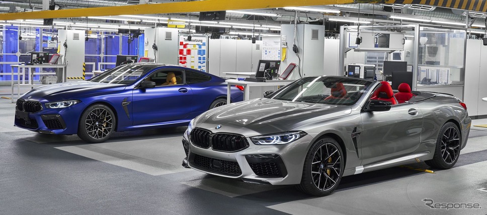 BMW M8 クーペ の量産第一号車とBMW M8 カブリオレ の量産第一号車《photo by BMW》