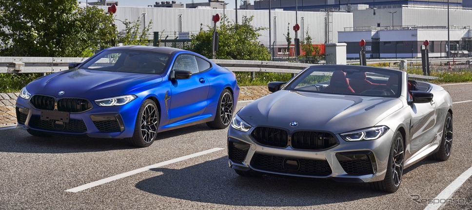 BMW M8 クーペ の量産第一号車とBMW M8 カブリオレ の量産第一号車《photo by BMW》