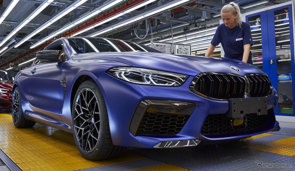 BMW M8 クーペ の量産第一号車《photo by BMW》
