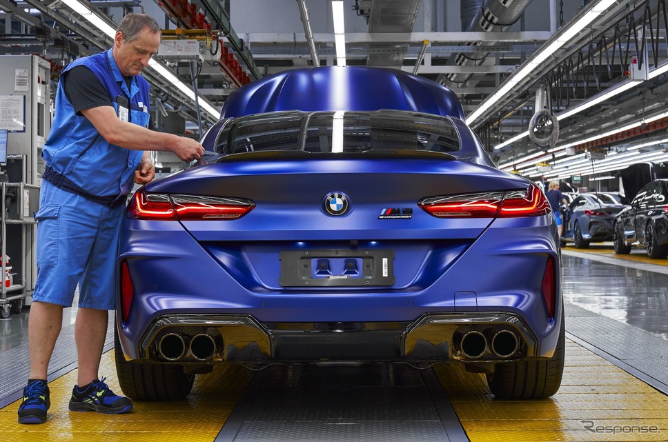 BMW M8 クーペ の量産第一号車《photo by BMW》