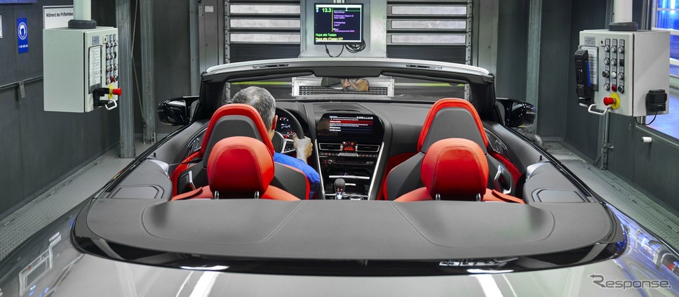 BMW M8 カブリオレ の量産第一号車《photo by BMW》