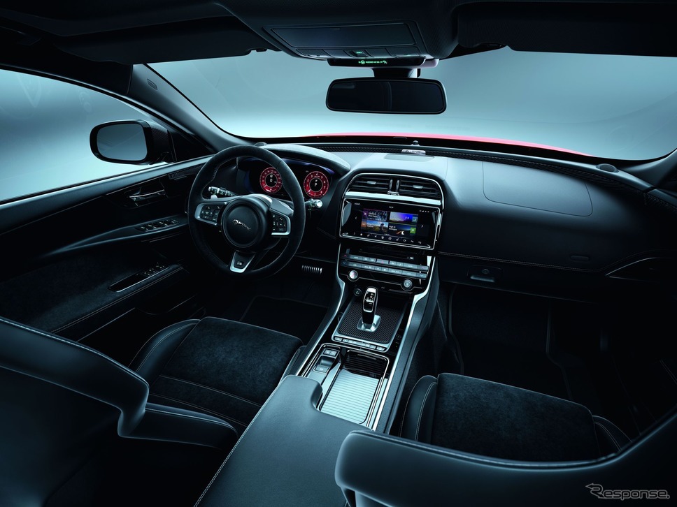 ジャガー XE SV プロジェクト8 ツーリング《photo by Jaguar》