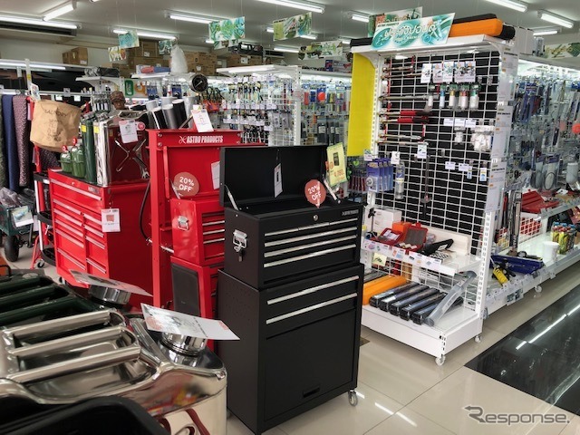 アストロプロダクツの店舗内《撮影 川崎大輔》