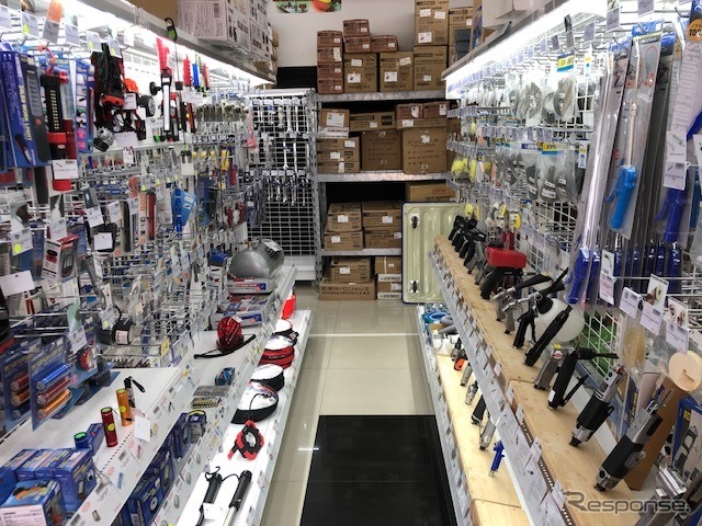 店舗内(2)《撮影 川崎大輔》