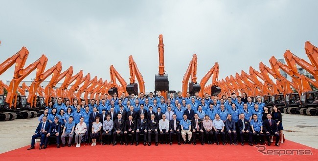 カナモト中国と日立建機（上海）が現地で行った大型油圧ショベルの出荷式典《写真 日立建機》