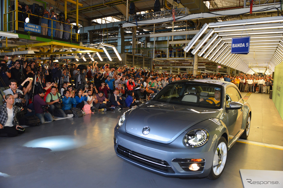 VWメキシコ工場で最後のザ・ビートルがロールアウト（7月10日）《photo by Volkswagen》