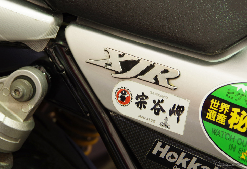 ゼロ・プラスBHSの車両保管庫には、北海道へ運ばれるバイクも《撮影 宮崎壮人》