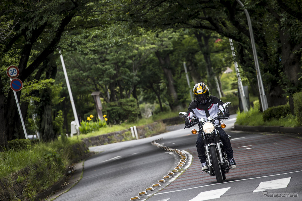 ヤマハSR400《撮影 山内潤也》