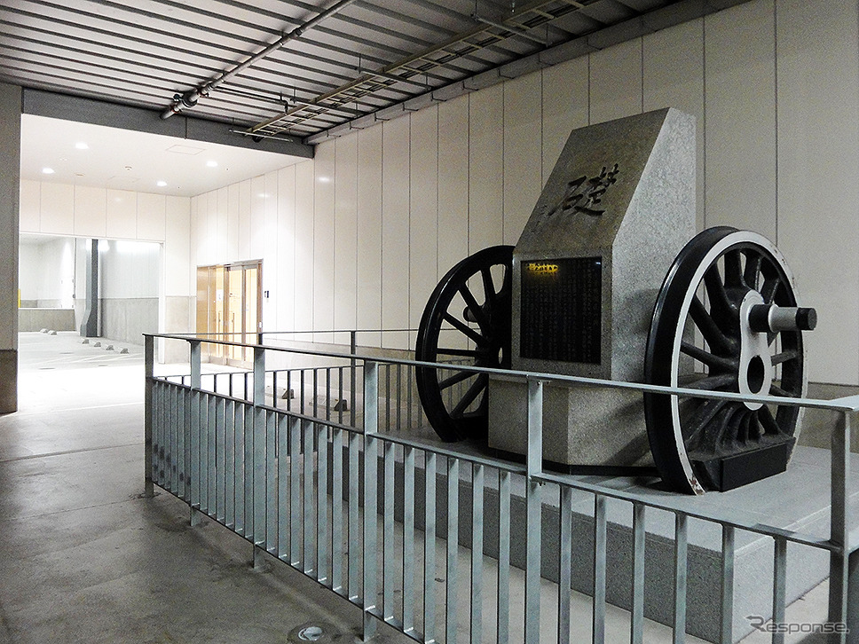 現在のバーベキュー施設「THE BBQ GARDEN」にあった動輪は千葉駅前に移設した《撮影 大野雅人（Gazin Airlines）》
