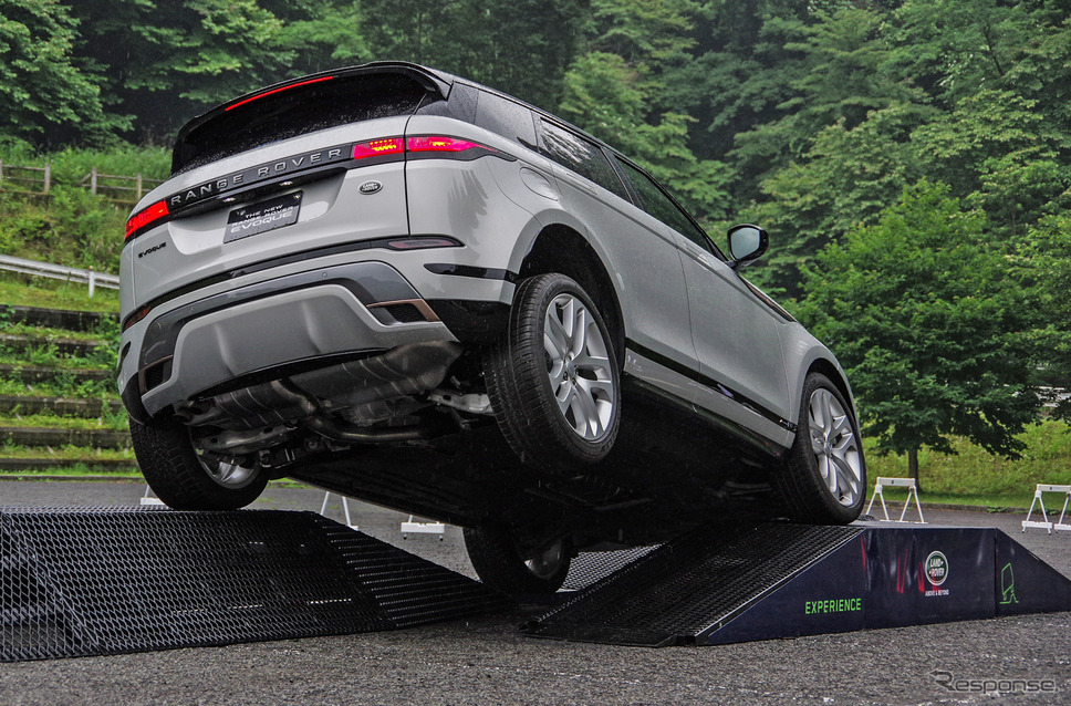 レンジローバー イヴォーク 新型(R-DYNAMIC HSE P300 MHEV)《撮影 宮崎壮人》