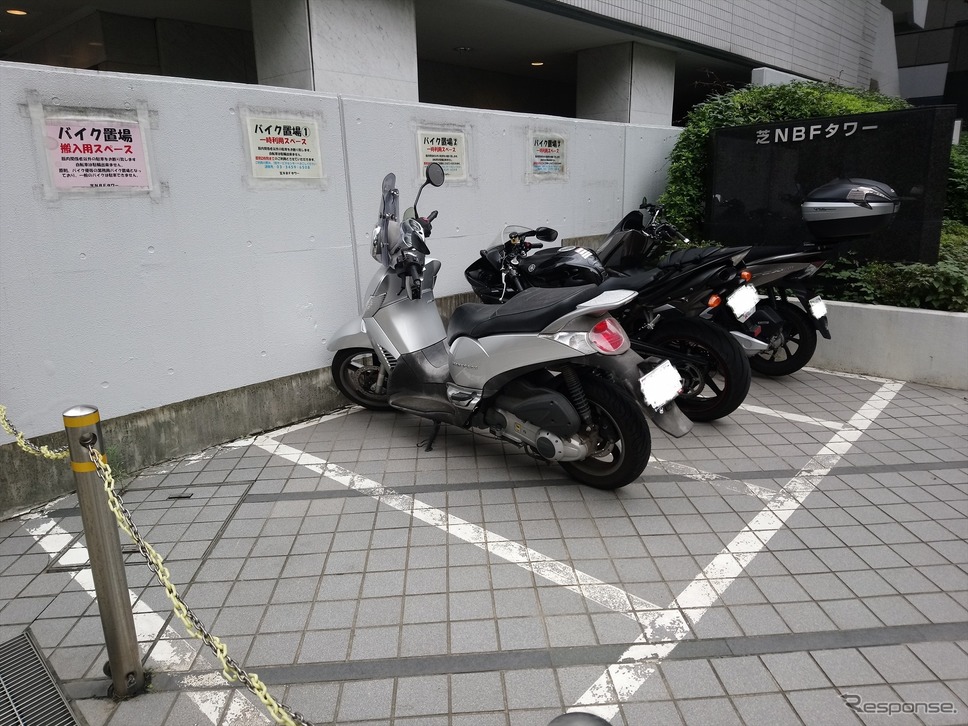 日本自動車会館に用意されている二輪車駐車場は4台分《撮影 小林ゆき》