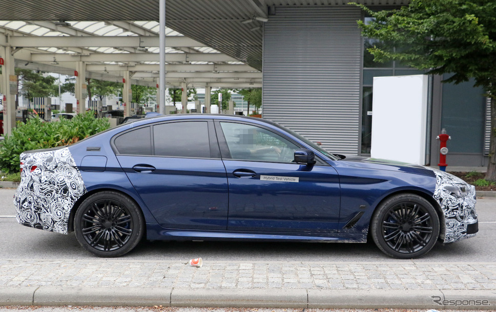 BMW 5シリーズセダン 改良新型（スクープ写真）《APOLLO NEWS SERVICE》